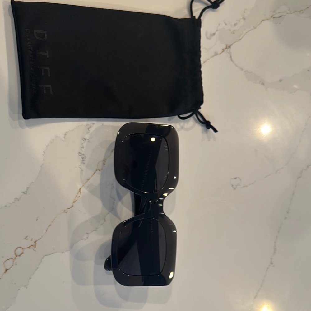 NWOT. DIFF Black Sunglasses with dust cover
